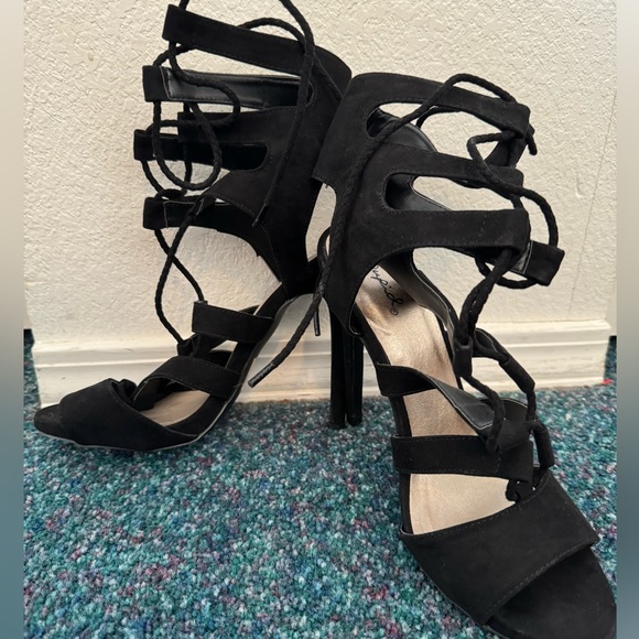 Beautiful lace up heels- black- size 9 - Picture 1 of 1